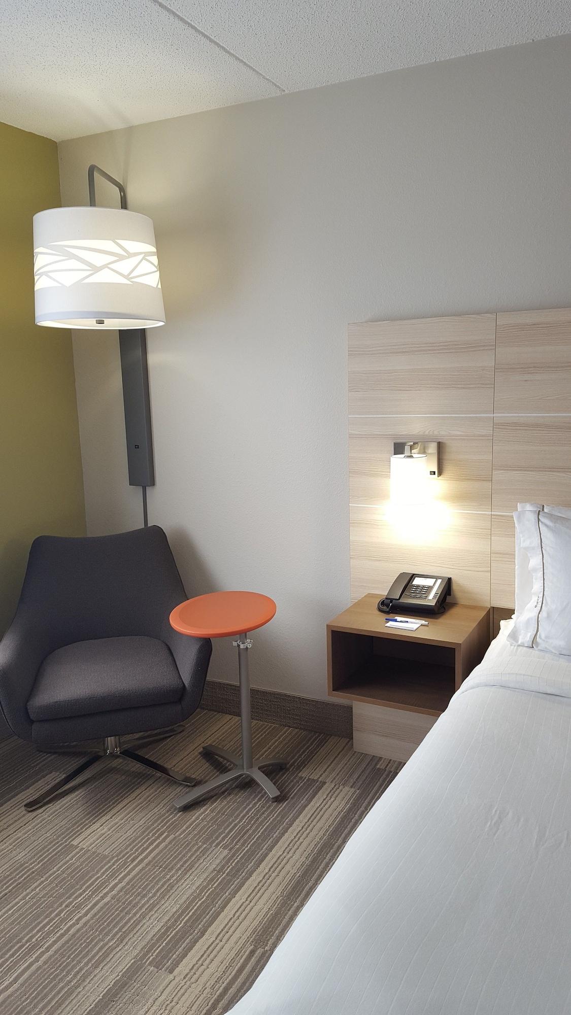 Holiday Inn Express Louisville Northeast, An Ihg Hotel Εξωτερικό φωτογραφία