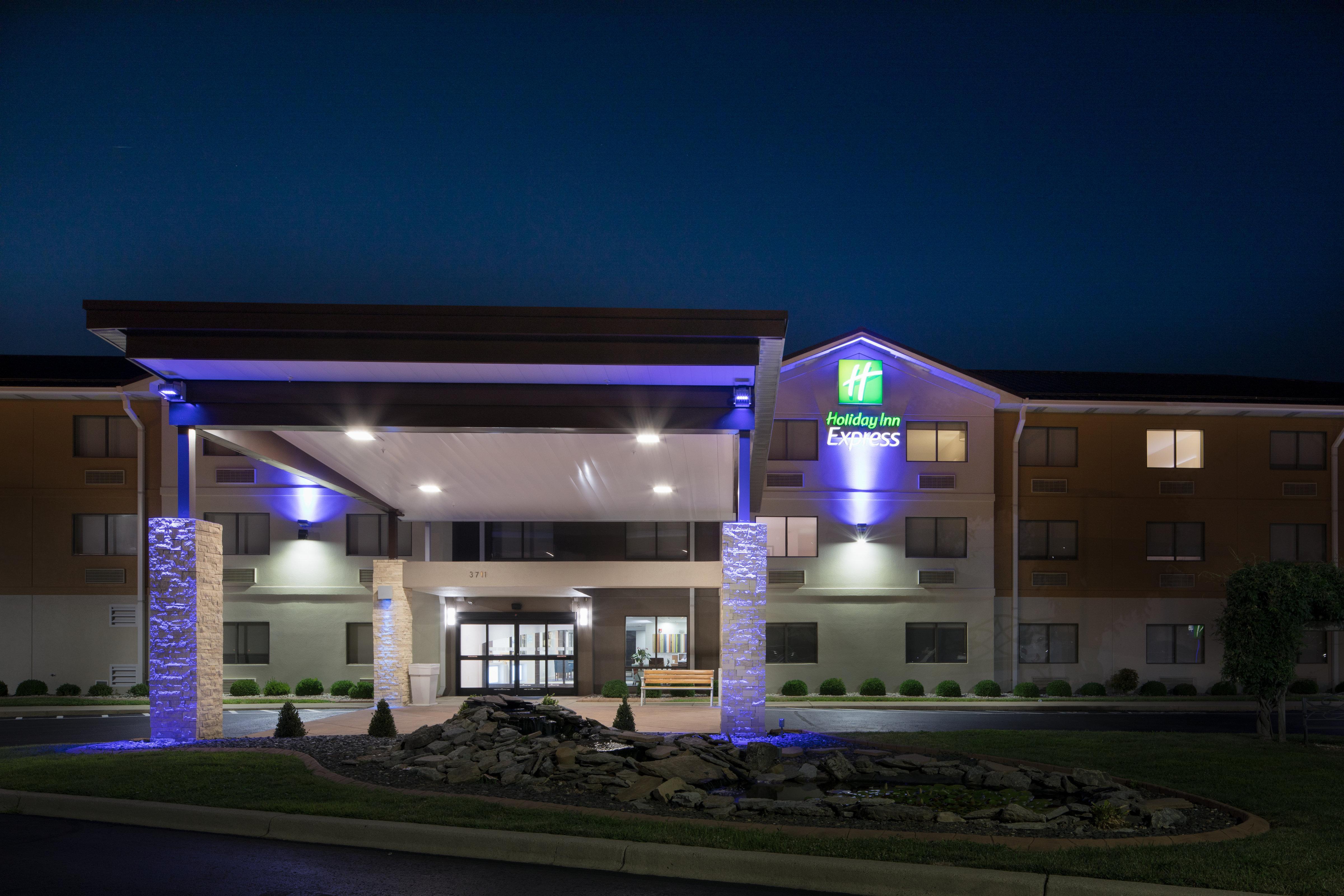 Holiday Inn Express Louisville Northeast, An Ihg Hotel Εξωτερικό φωτογραφία