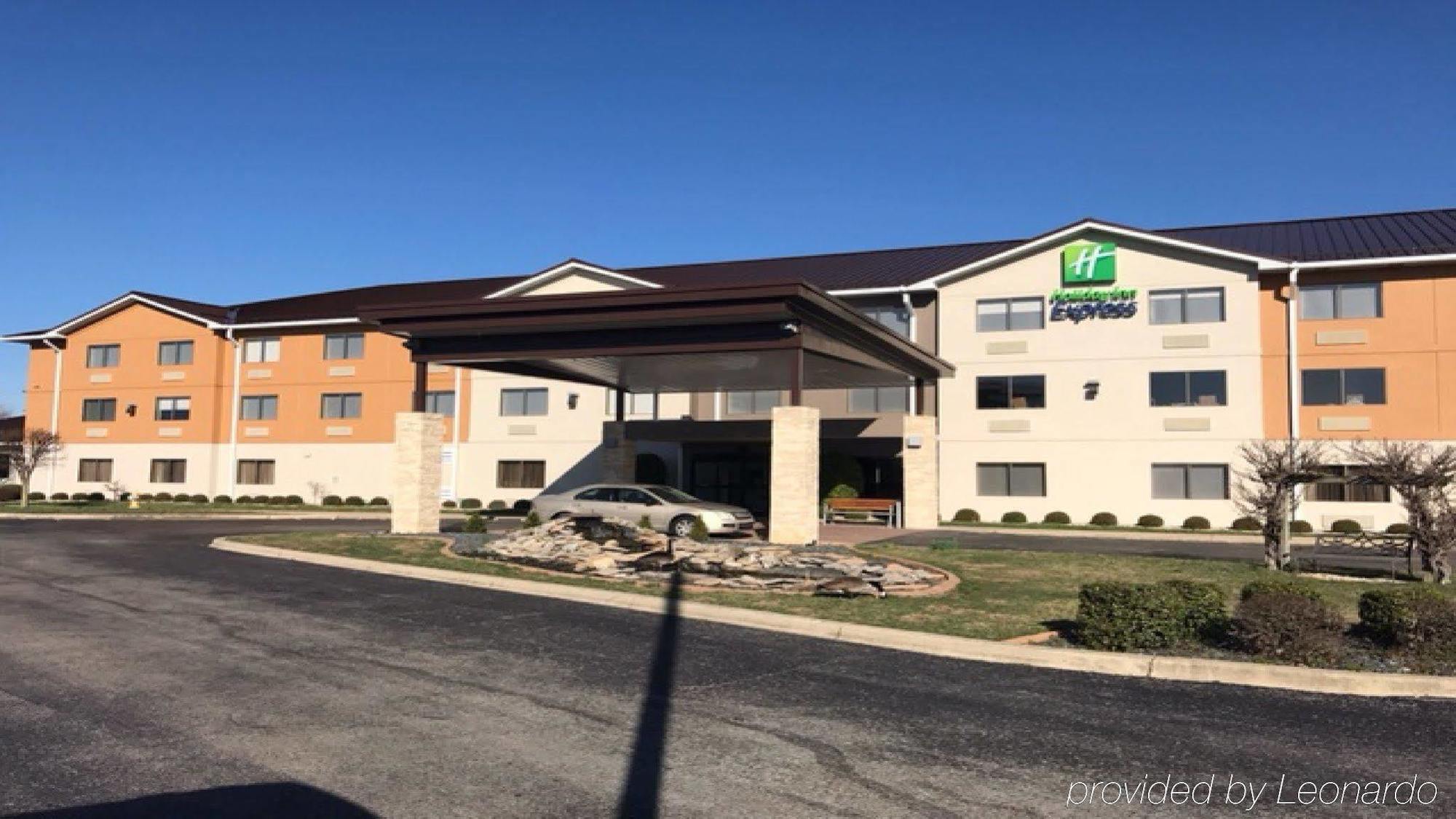 Holiday Inn Express Louisville Northeast, An Ihg Hotel Εξωτερικό φωτογραφία