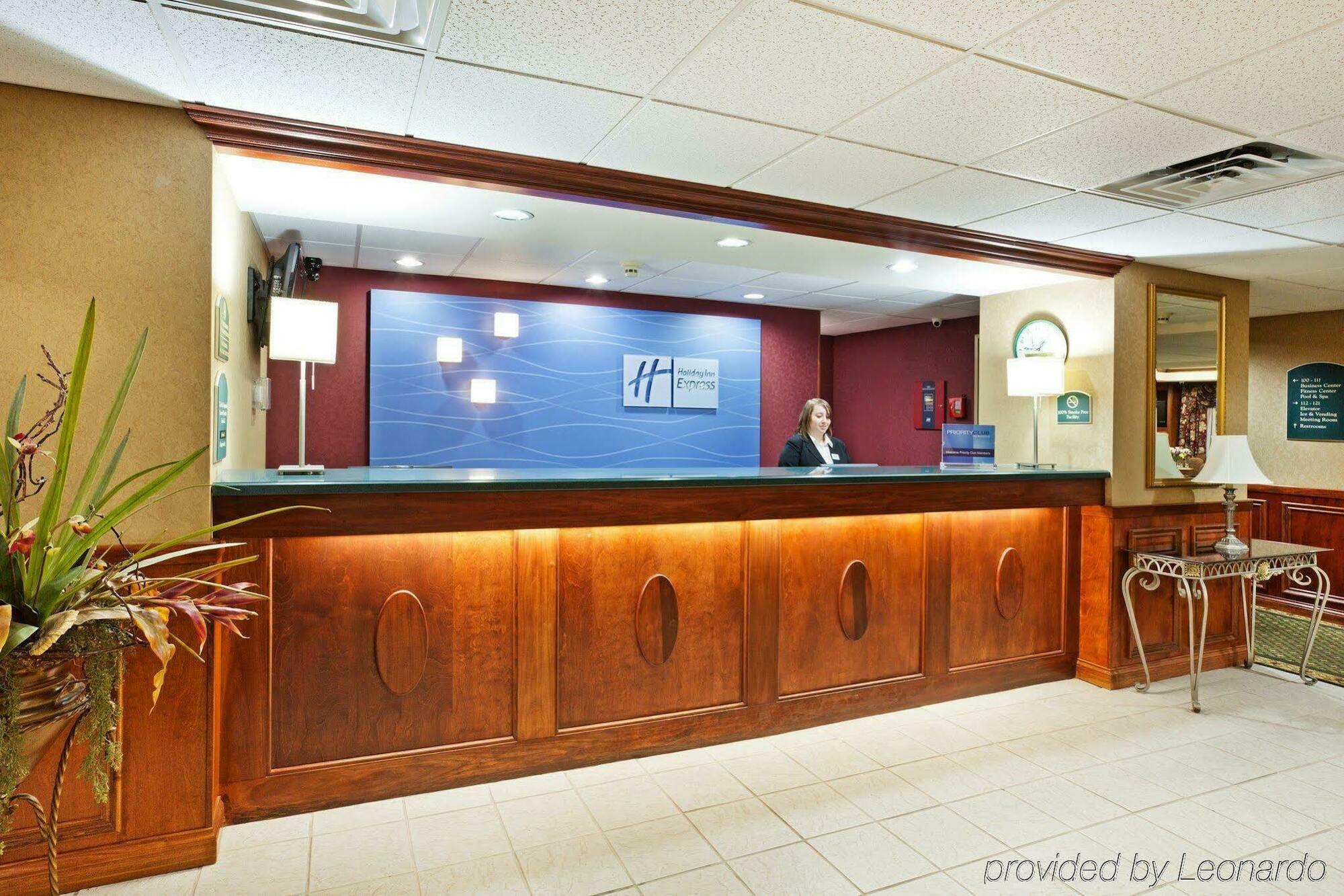 Holiday Inn Express Louisville Northeast, An Ihg Hotel Εξωτερικό φωτογραφία